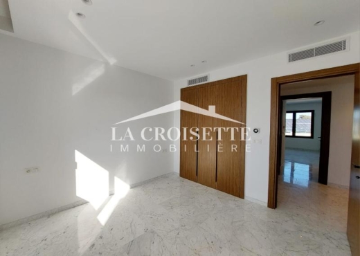 S3 aves terrasse à La MarsaMAL1998