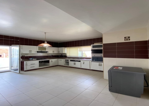 À vendre  Appart S+4 à Kataoui