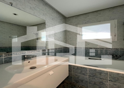 A vendre s+3 de 159 m² à Ennasr 1