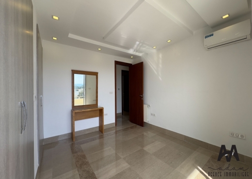 Appartement S+3 vide à Les Jasmins