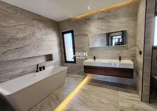 A Vendre Triplex S+4 La Soukra
