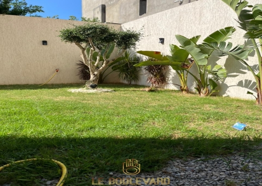 Villa S+4 avec piscine à Mrezga