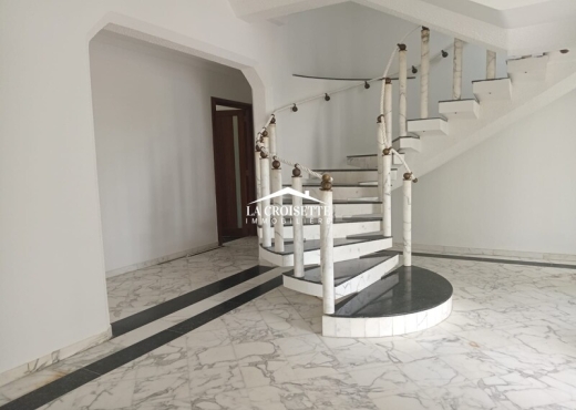 Villa S+4 à La Soukra  ZVL1611