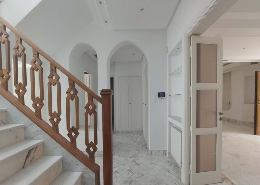 ENNASR 2 :  VILLA DE PRESTIGE AVEC PISCINE À LOUER