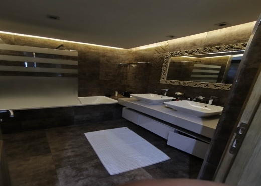 A Vendre S+4 triplex Ennasr