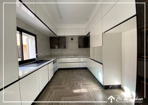 une bellle villa avec piscine à chotrana 3