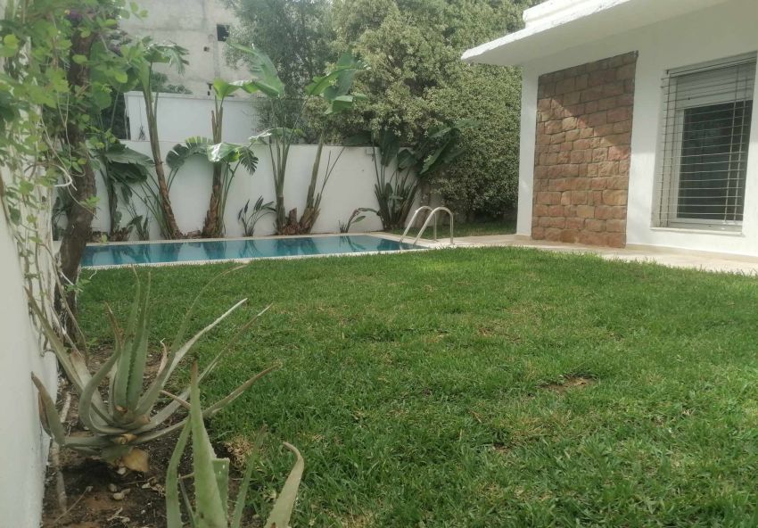 villa La Soukra   avec Piscine  Jardin  S+5