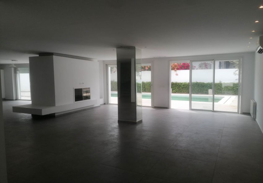villa El Kantaoui avec Pisicne 4 suites 2 salons H standing