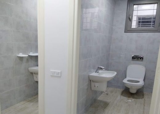 Spacieux bureau hall +2 au la 3 kram