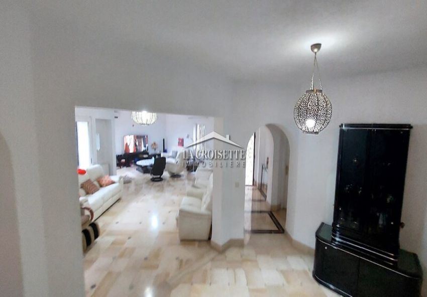 Villa S+5 avec piscine à La Marsa MVL1517