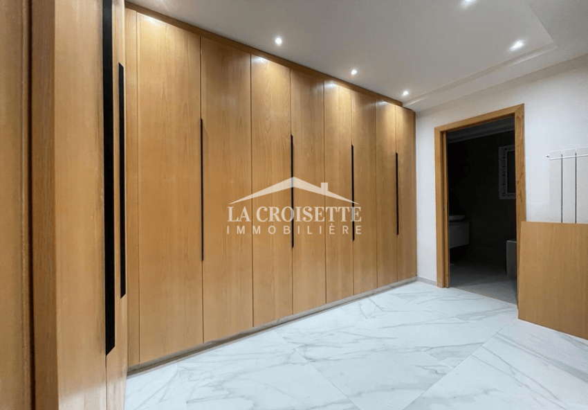 Villa S+3 Avec Terrasse et Piscine à La Marsa MVL1477