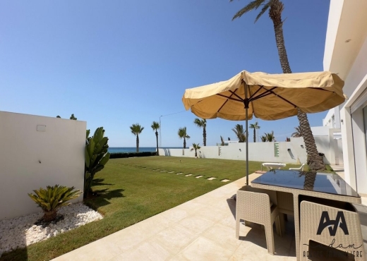Villa pied dans l'eau à Maamoura