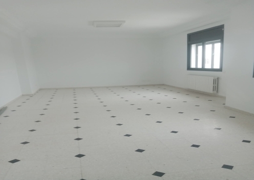 À Louer – Grand étage de villa