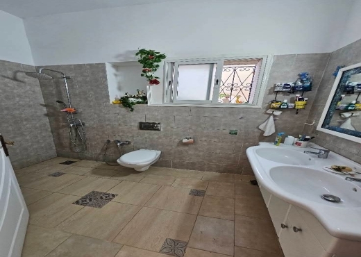 KALAATE ANDALOUS - BORJ  YOUNES , ARIANA : UNE VIL