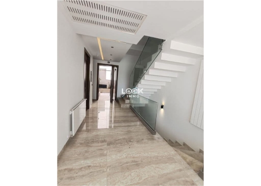 A Vendre Triplex S+4 La Soukra