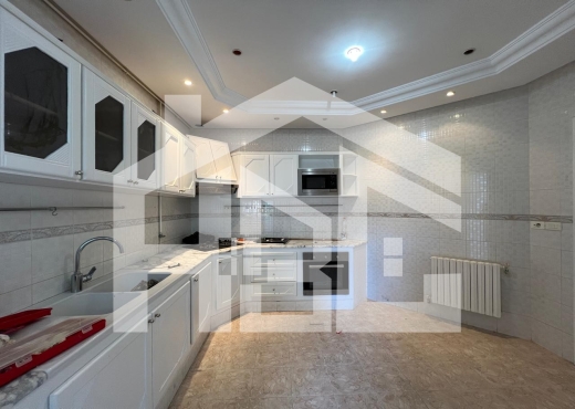 A vendre s+3 de 159 m² à Ennasr 1