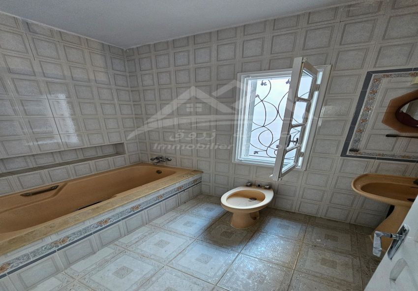 maison a deux niveaux séparée