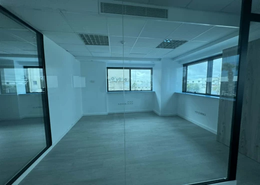 bureau À Louer à TUNIS - Super bureau hall plus5  au lac 3 - Immobiliere.tn - Photo 2