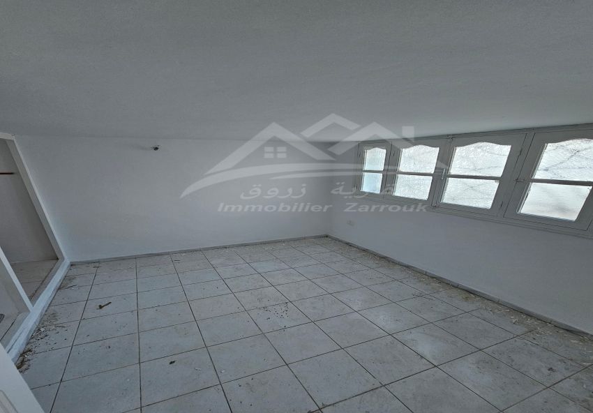 maison a deux niveaux séparée