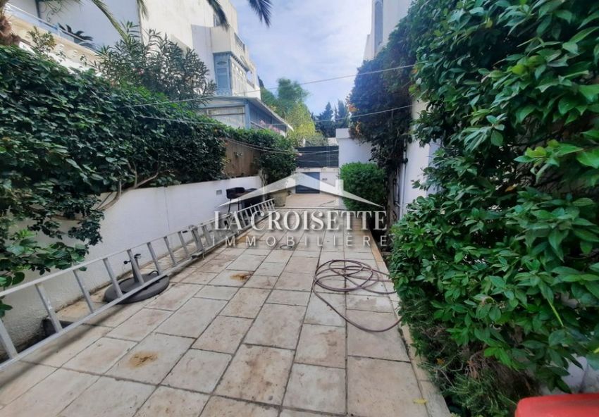 Duplex S+3 avec piscine à Gammarth MDL0571