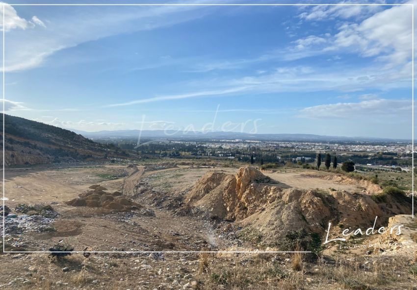 terrain À Vendre à TUNIS - À 𝘃𝗲𝗻𝗱𝗿𝗲 𝘂𝗻 𝘁𝗲𝗿𝗿𝗮𝗶𝗻 𝗰𝗼𝗻𝘀𝘁𝗿𝘂𝗰𝘁𝗶𝗯𝗹𝗲 𝘀𝗶𝘁𝘂é à BOU MHEL EL BASSATINE - Immobiliere.tn - Photo 2