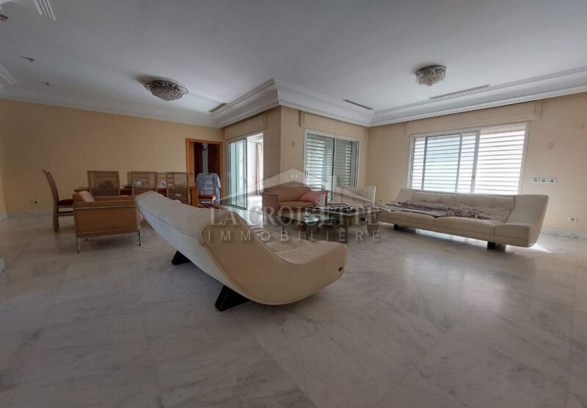 villa s+4 avec piscine Aux Berges Du Lac 2 MVL1218
