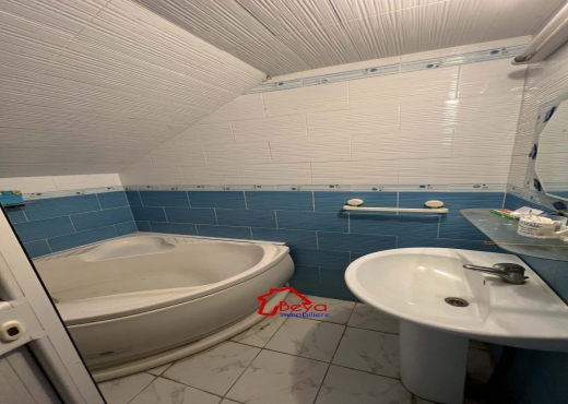 Nabeul:une villa et 2 appartements