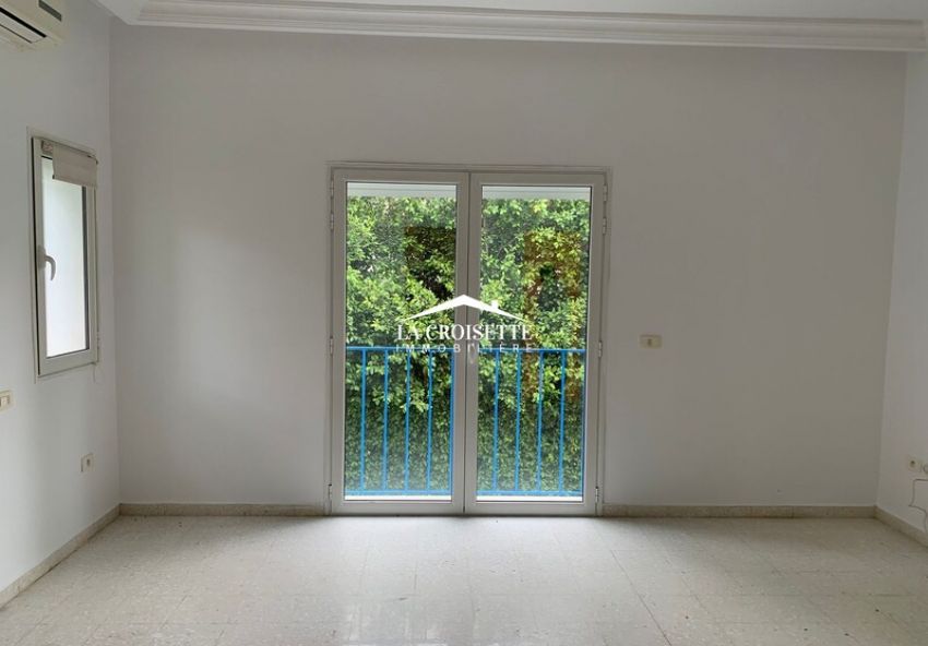 Villa S+5 à La Marsa ZVL1541