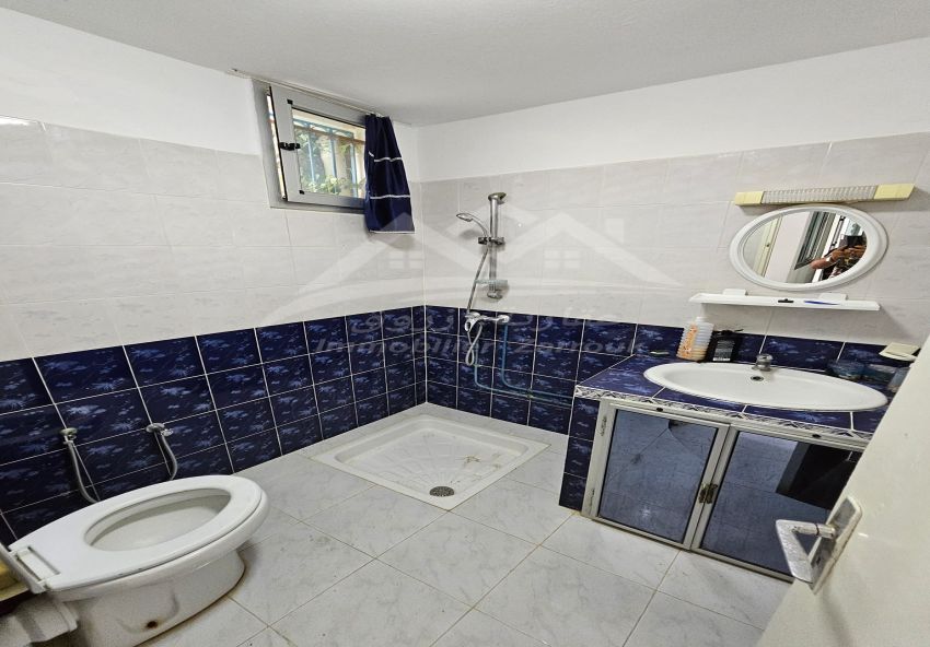 maison  indépendante richement meublé  avec un petit piscine pour enfant