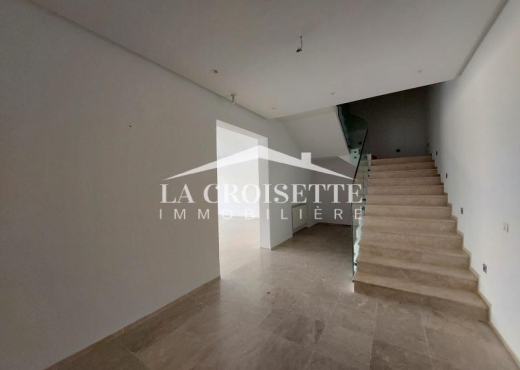 Triplex S+3 avec piscine à Gammart