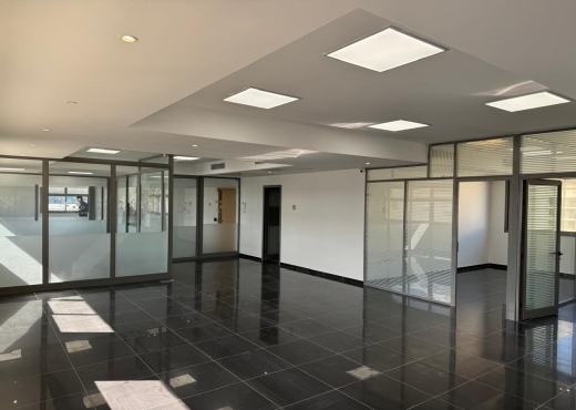 Bureau 220 m² hs au Berge du lac 1