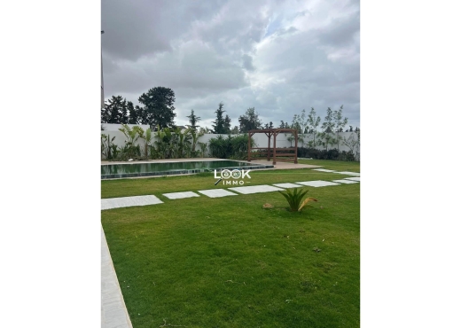 A Vendre Villa S+4Suites Chotrana