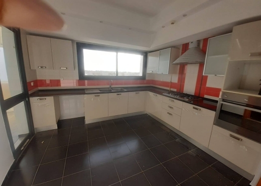 A louer Grand Duplex 250 m²  au Lac 2