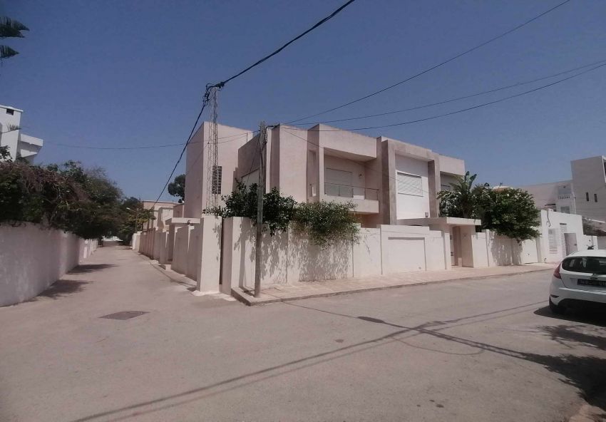 villa  LA Marsa 2 niveaux separer