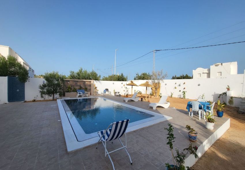 LOCATION DE VACANCES Villa avec piscine, située à AGHIR