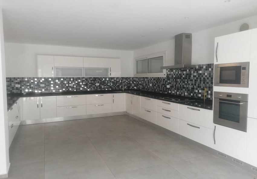 villa El Kantaoui avec Pisicne 4 suites 2 salons H standing