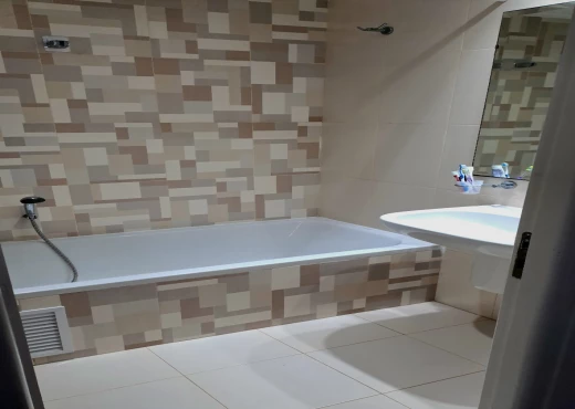 Appartement À Louer à TUNIS - Apt S4 meublé Neuf Cité l'année - Immobiliere.tn - Photo 8