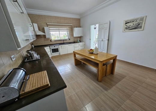 KALAATE ANDALOUS - BORJ  YOUNES , ARIANA : UNE VIL