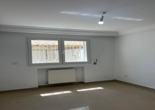 A Vendre Villa S+4 La a Soukra