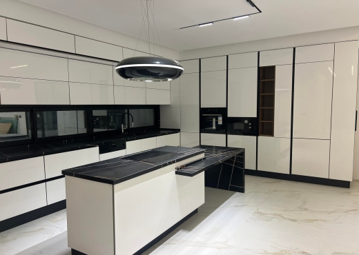 A Vendre Villa S+4Suites Chotrana