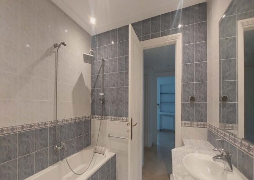 ENNASR 2 :  VILLA DE PRESTIGE AVEC PISCINE À LOUER