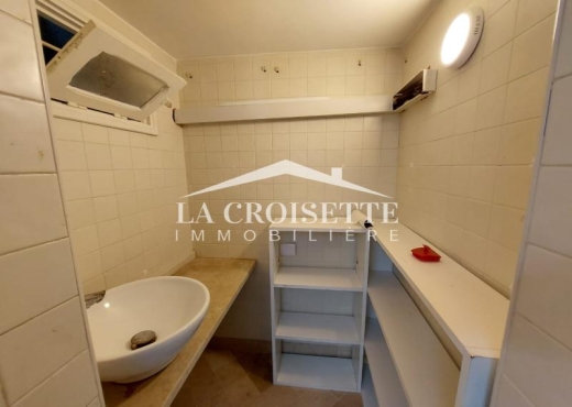 Local commercial en double hauteur
