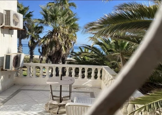 VENTE: VILLA Avec Piscine-Kantaoui