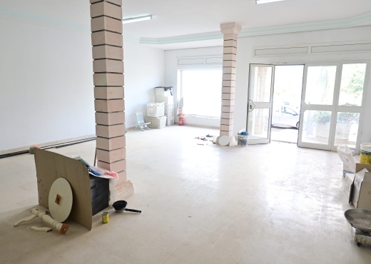 Local commercial de 200 m² à louer