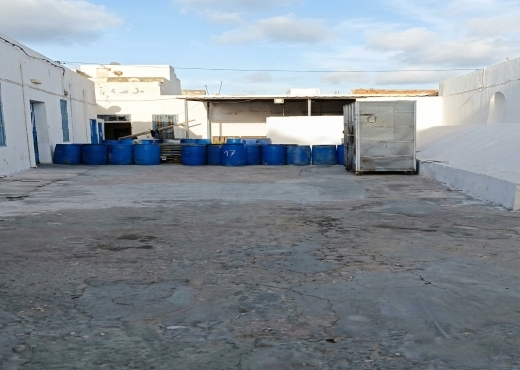 معصرة عصرية + كوشة خبز للبيع في رأس الجبل