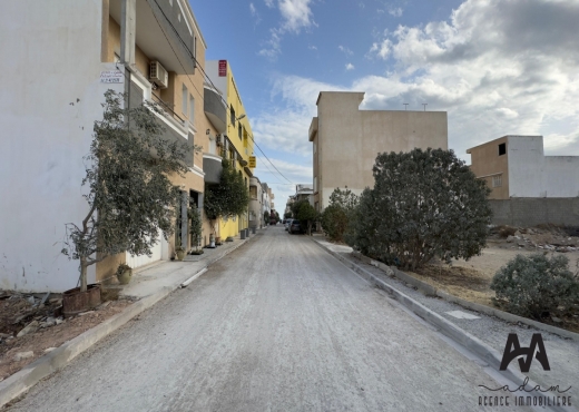 Terrain qui fait le coin de 175m²