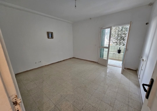 📍 RIADH EL ANDALOUS : APPARTEMENT S+4 AU REZ-DE-C
