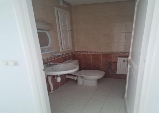 joli appartement à ennasr 2