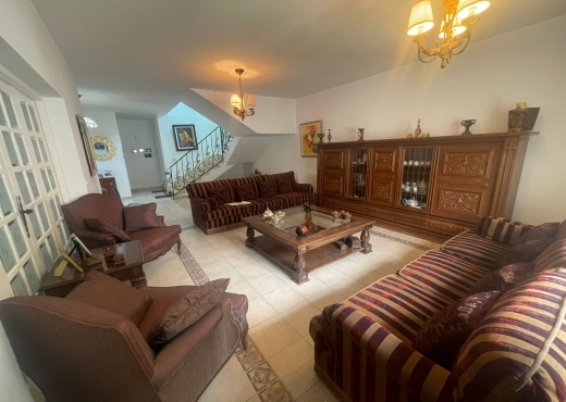 A vendre à Hammamet une villa S+4 de 300m²/440m² d