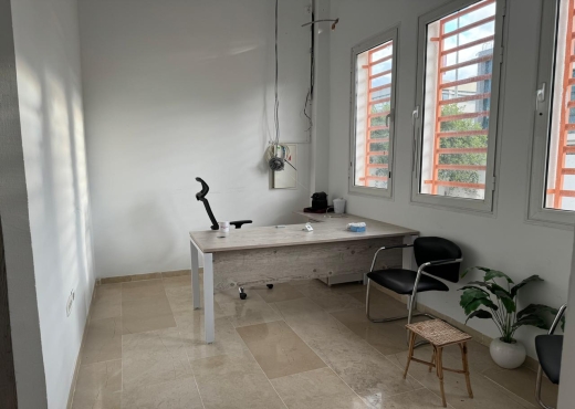 Bureau hs 230 m² au lac kram